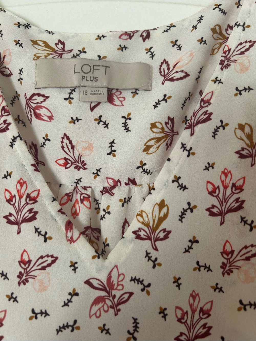 LOFT Cream Floral Ruffle Sleeve V-Neck Blouse - Picture 7 of 10